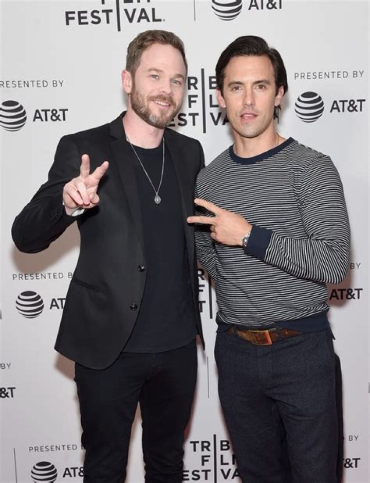 Aaron Ashmore Height, Weight, Net Worth, Age, Birthday, Wikipedia, Who, Nationality, Biography