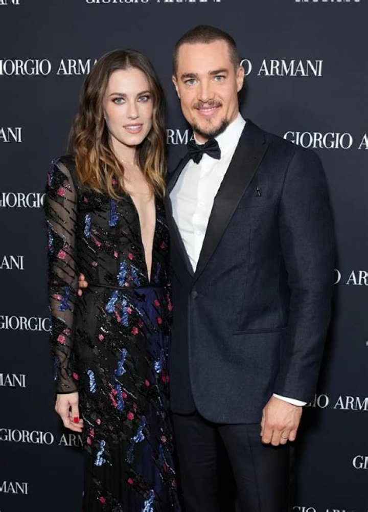 
Alexander Dreymon is not married to wife. Dating Girlfriend: Dating History 