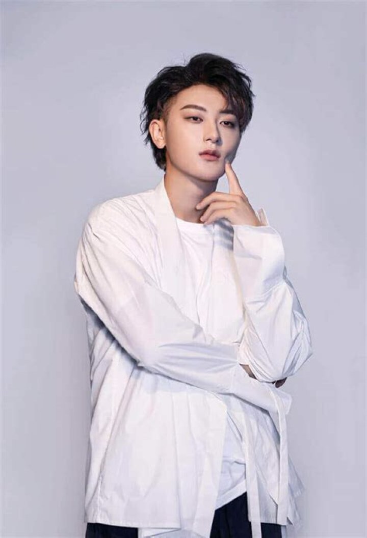 Huang Zitao Height, Weight, Net Worth, Age, Birthday, Wikipedia, Who, Nationality, Biography