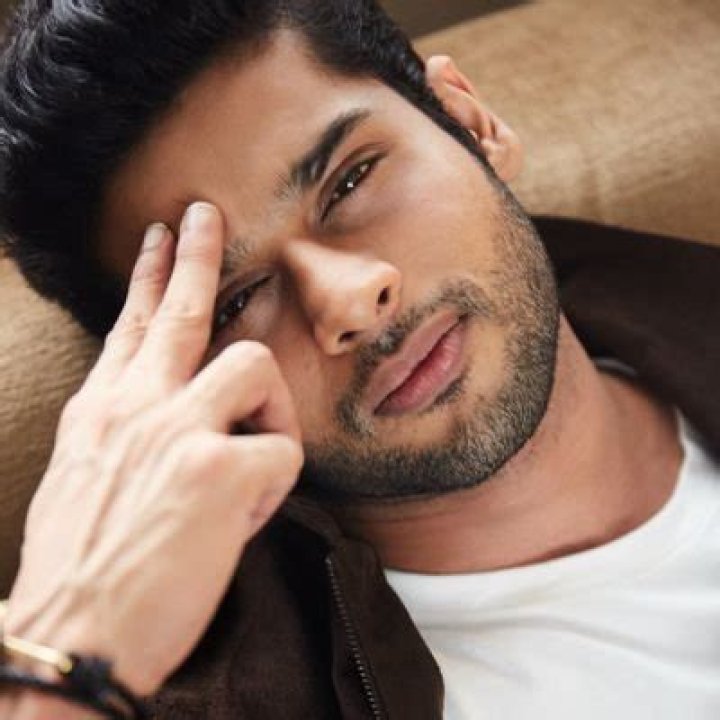 
Is Abhimanyu Dassani Married to Wife? Or Dating a Girlfriend? 