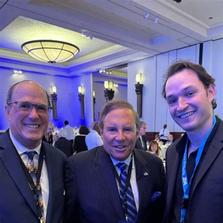 Jay Schottenstein Height, Weight, Net Worth, Age, Birthday, Wikipedia, Who, Nationality, Biography