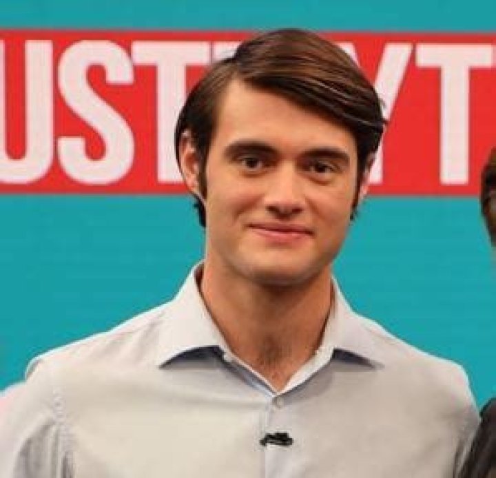 Oliver Mustafa Oz Height, Weight, Net Worth, Age, Birthday, Wikipedia, Who, Nationality, Biography