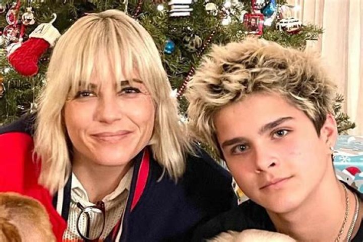 
Selma Blair Celebrates Holiday with 11-Year-Old Son Arthur in Sweet Photo: ‘Happy Thanksgiving’ 