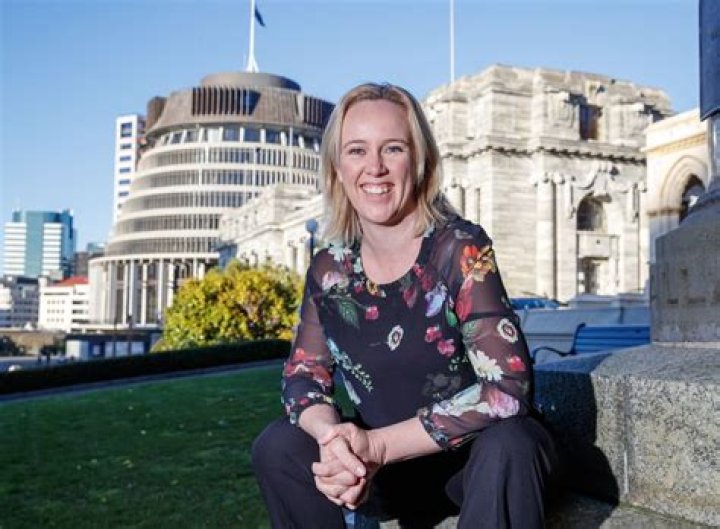 
Sophie Hambleton Height, Weight, Net Worth, Age, Birthday, Wikipedia, Who, Nationality, Biography 