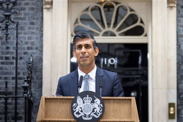 
UK PM Rishi Sunak Fined by Police for Not Using Seatbelt In His Car 